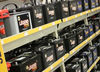 محل بيع وصيانة بطاريات السيارات